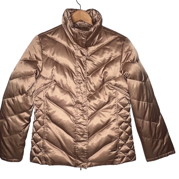 Kenneth Cole Women’s Gold Chevron Quilted Down Puffer Jacket Size M Packable - Picture 1 of 15